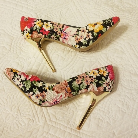 Shoes - Picture 3 of 4